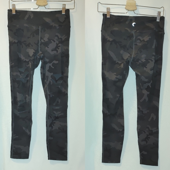 ZYIA Pants - Zyia Active Gray Black Camo Slash Luxe Hi-Rise 7/8 24" 6 8 Leggings